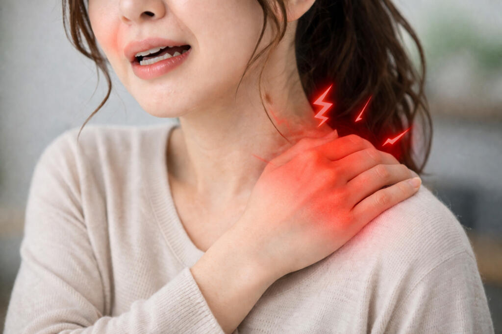 虫歯は肩こりに影響があるの？知っておきたい原因と対処法